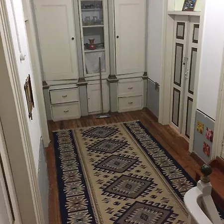 Hayat Alti Ayvalı