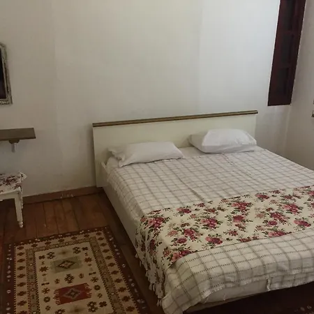 בית הארחה Hayat Alti Ayvalı