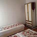 Konukevi Hayat Alti Ayvalı